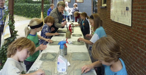 Geologisch Museum Hofland kindermiddag Knutselen met steentjes kindvriendelijk uitje activiteit